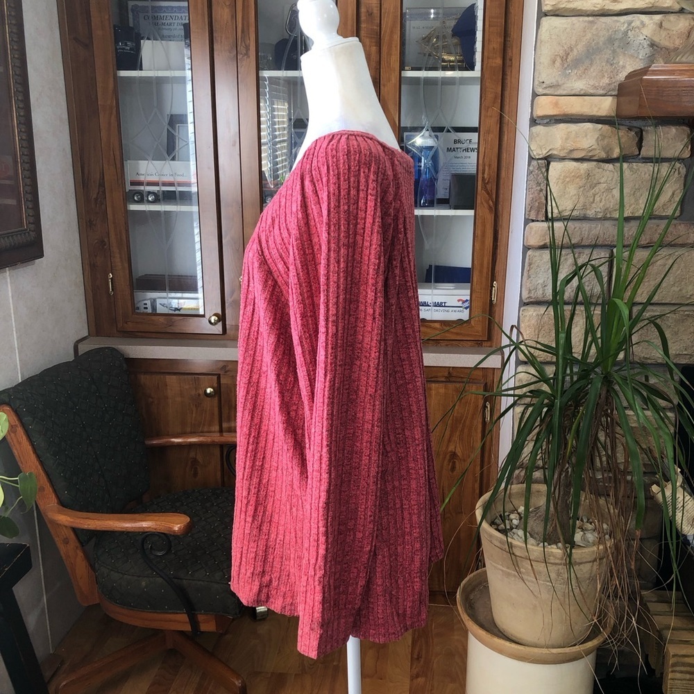 Chic Red Ribbed Knit Top - Picture 3 of 6
